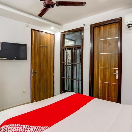 Hotel O Cozy Cave Yeni Delhi Dış mekan fotoğraf