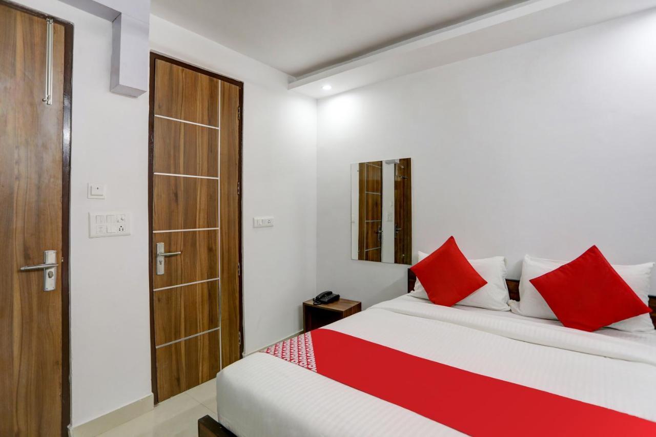 Hotel O Cozy Cave Yeni Delhi Dış mekan fotoğraf