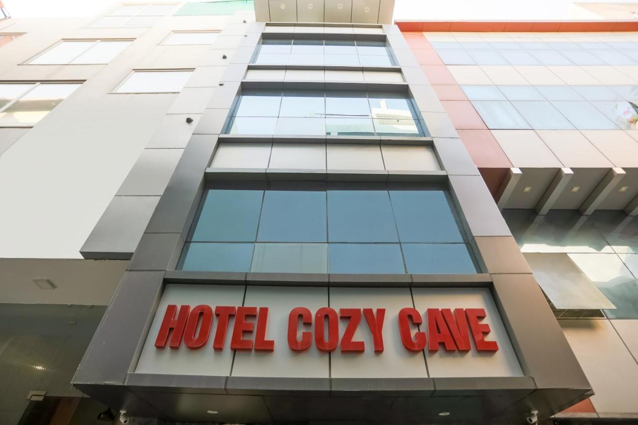 Hotel O Cozy Cave Yeni Delhi Dış mekan fotoğraf