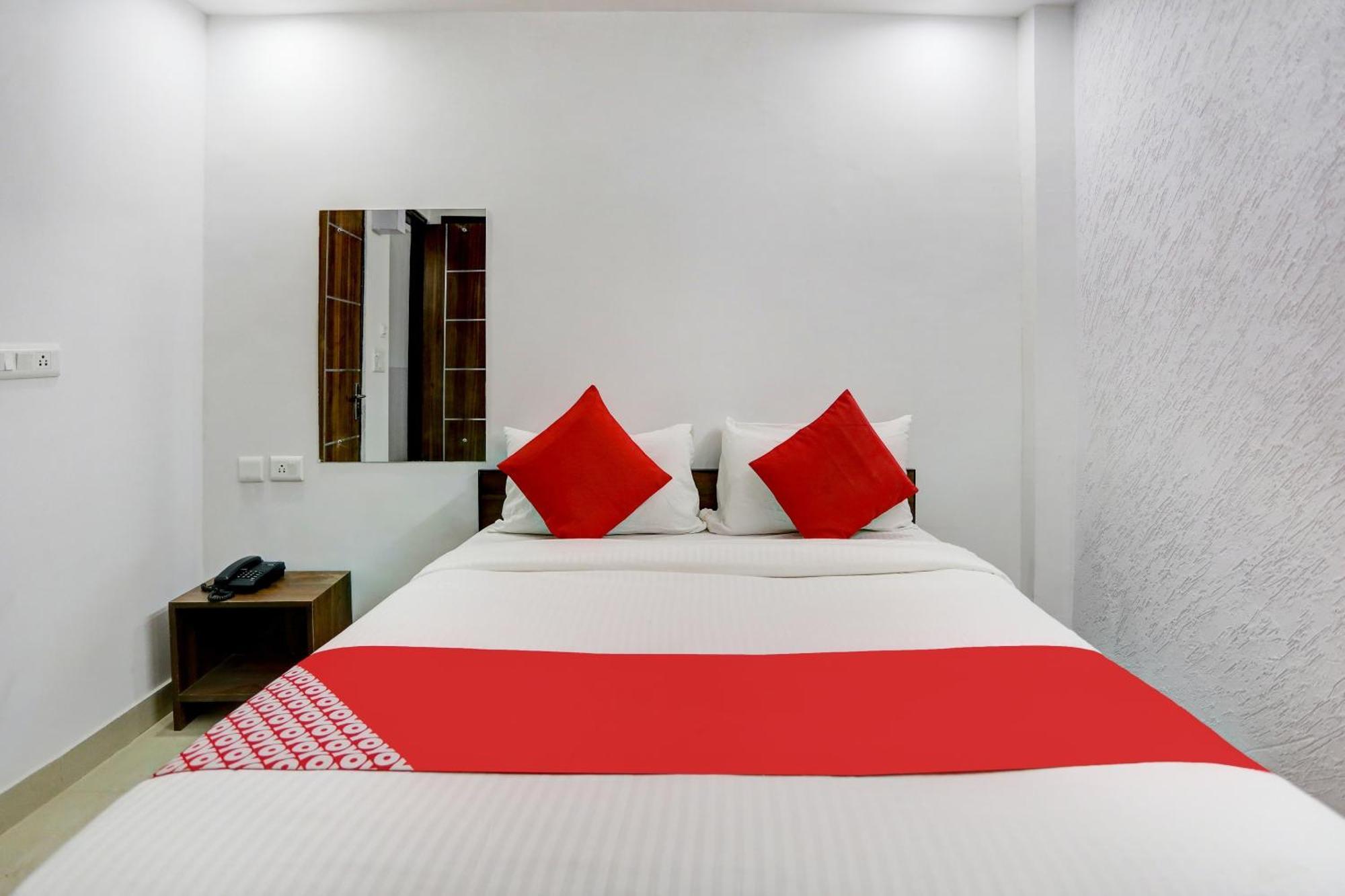 Hotel O Cozy Cave Yeni Delhi Dış mekan fotoğraf