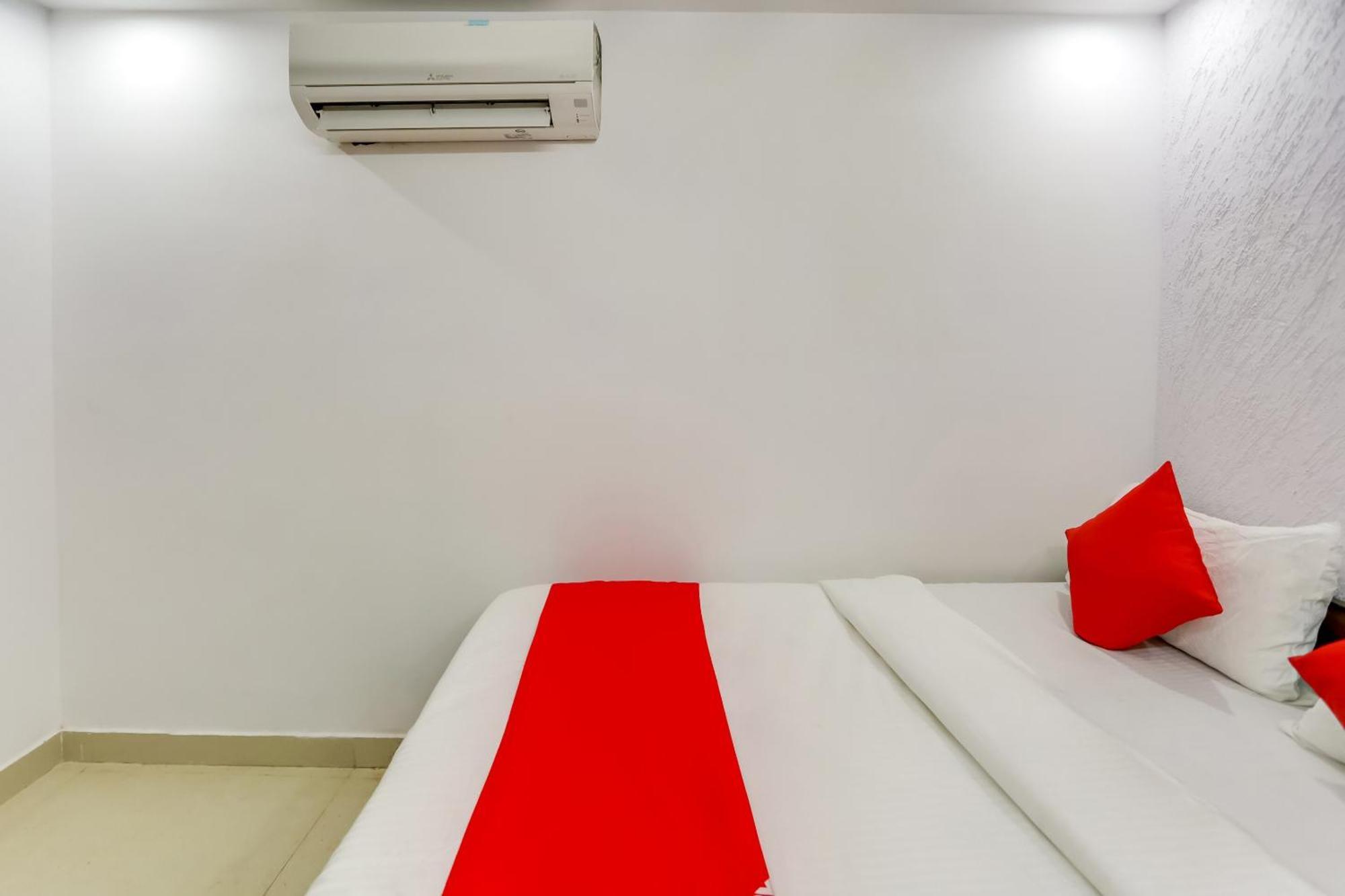 Hotel O Cozy Cave Yeni Delhi Dış mekan fotoğraf