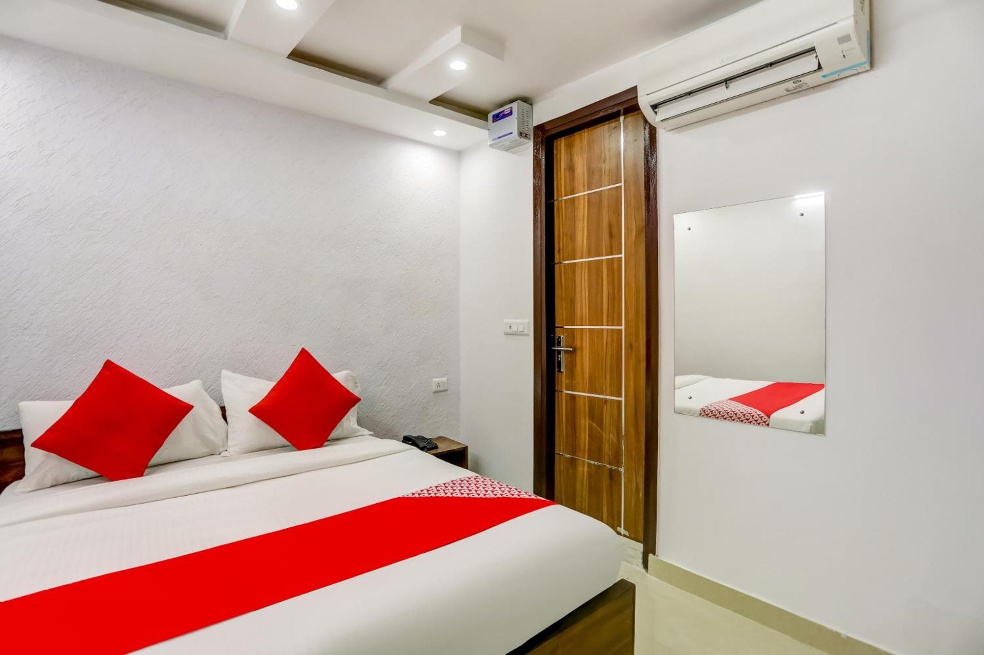 Hotel O Cozy Cave Yeni Delhi Dış mekan fotoğraf