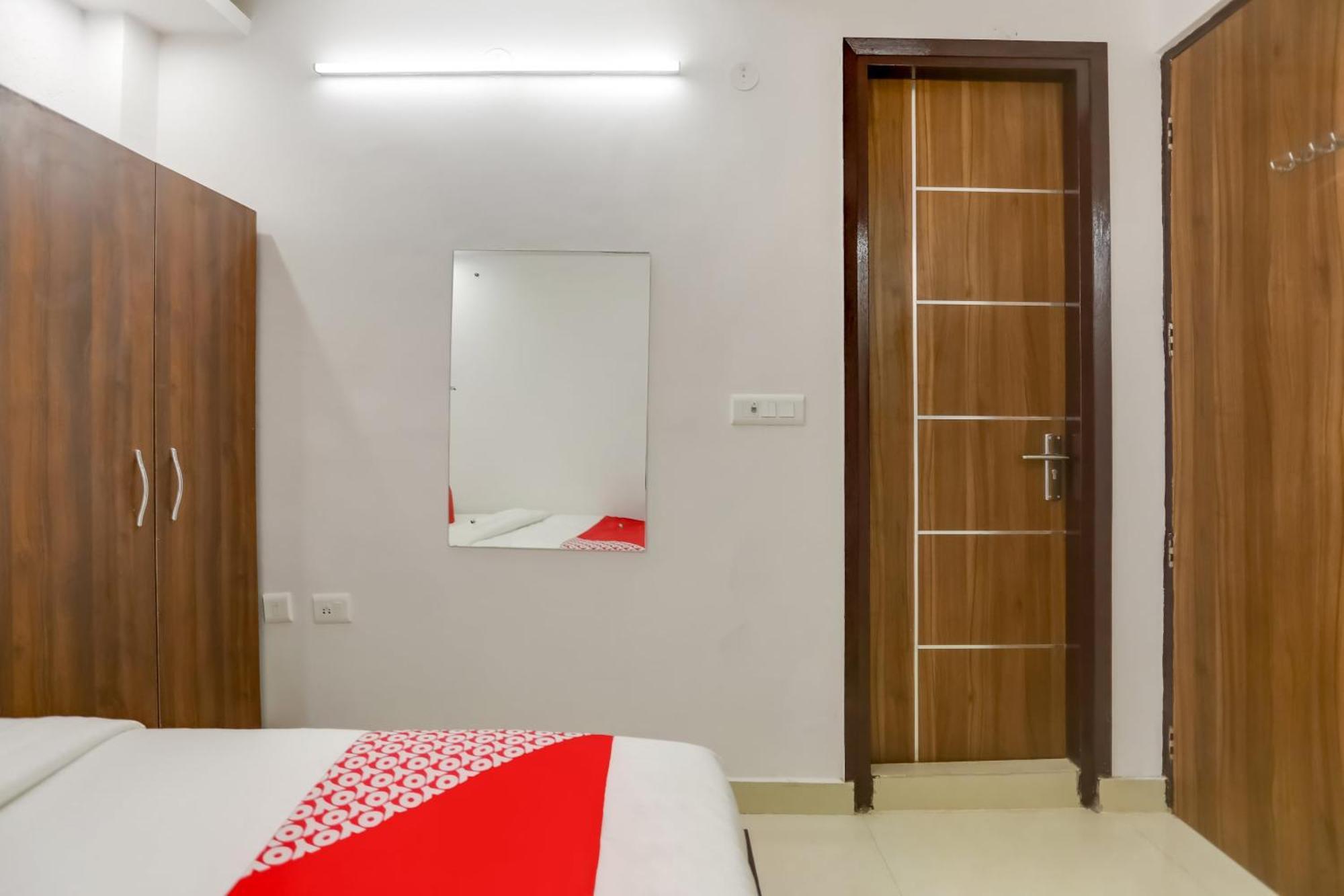 Hotel O Cozy Cave Yeni Delhi Dış mekan fotoğraf