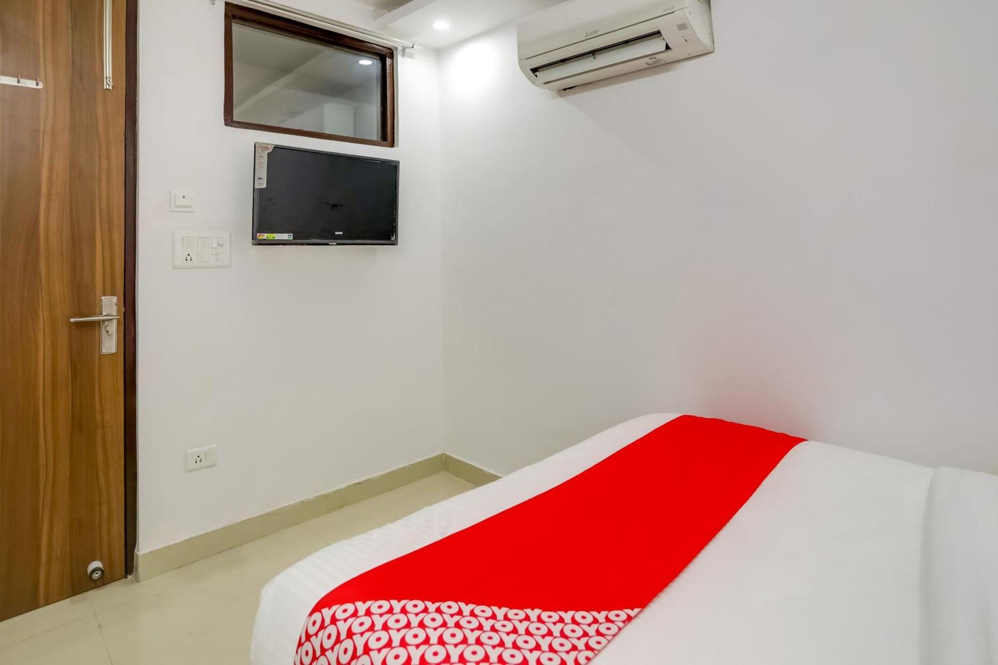 Hotel O Cozy Cave Yeni Delhi Dış mekan fotoğraf