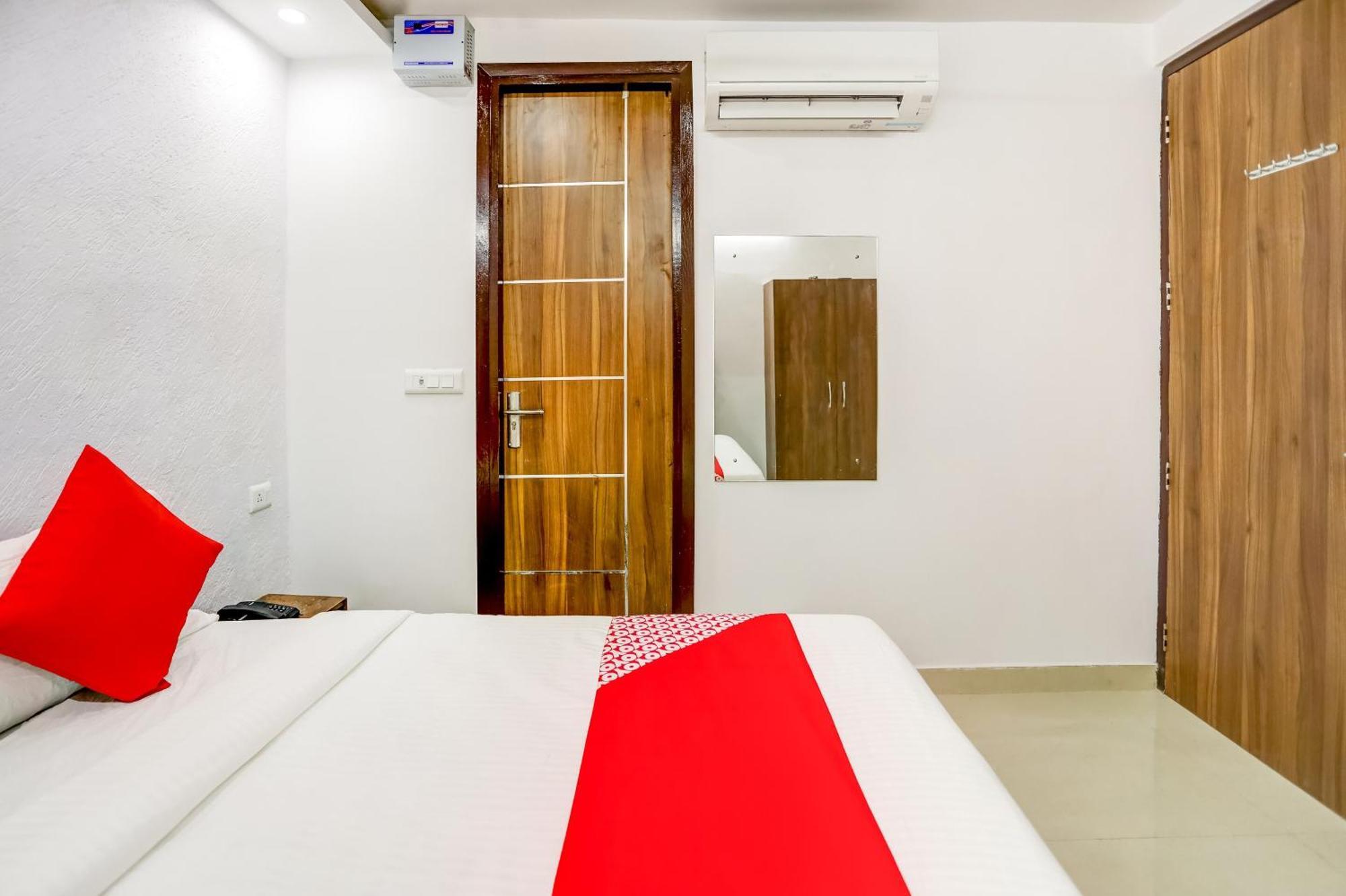 Hotel O Cozy Cave Yeni Delhi Dış mekan fotoğraf